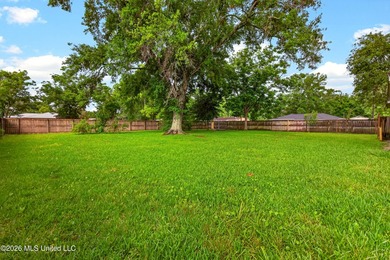 Welcome home to this charming and well-maintained property - photo 23