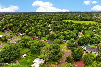 Welcome home to this charming and well-maintained property - photo 26