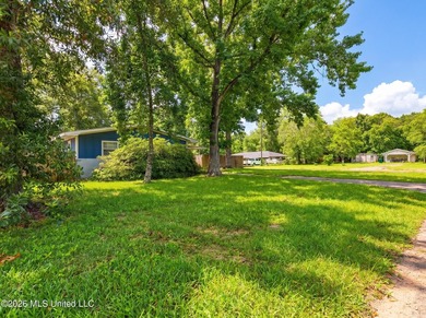 Welcome home to this charming and well-maintained property - photo 28