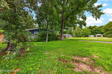 Welcome home to this charming and well-maintained property - photo 30