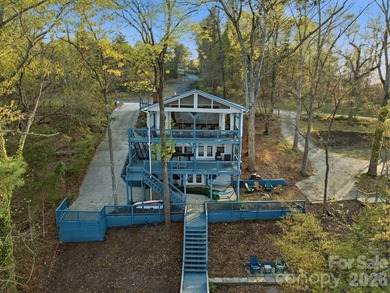 Discover an incredible Lake Tillery retreat with sweeping - photo 36