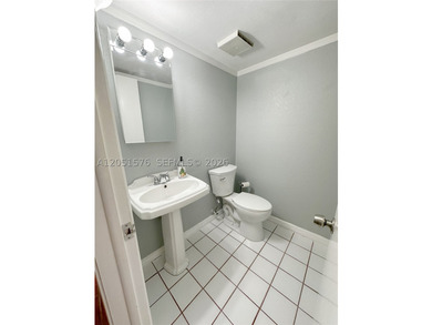 Partially renovated 2-story townhouse featuring 1,520 SqFt of - photo 40
