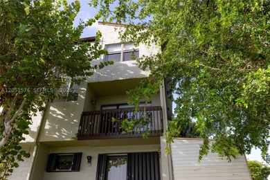 Partially renovated 2-story townhouse featuring 1,520 SqFt of - photo 42
