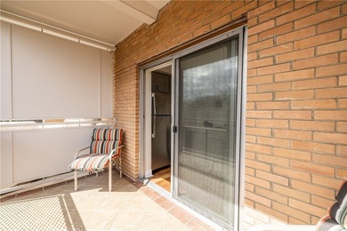 Location, location, location! Rarely available balcony unit - photo 28