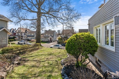 Welcome to this beautifully maintained 3-4 bedroom, 1.5 bath - photo 35