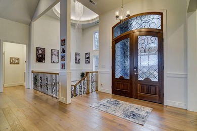 Discover this beautiful and luxurious lakeside retreat in