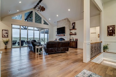 Discover this beautiful and luxurious lakeside retreat in