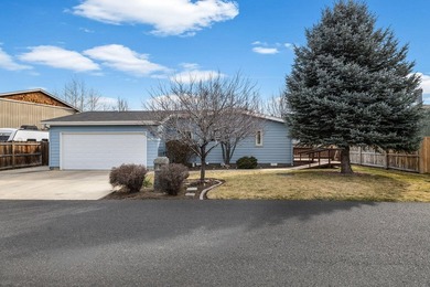 Beautifully maintained 2005 manufactured home in a safe