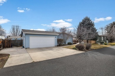 Beautifully maintained 2005 manufactured home in a safe