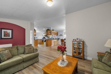 Beautifully maintained 2005 manufactured home in a safe