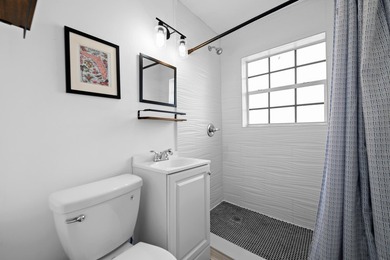 2025 ROOF, 2023 A/C and 2022 water heater! Beautifully updated 3 - photo 14
