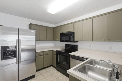 Welcome to this charming 2 bedroom, 2 bath villa located in the - photo 15