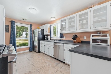 Nestled in the land of the lakes this very clean and well - photo 16