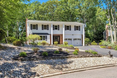 Beautiful Brookfield Colonial in Charter Oaks, 4 bedrooms, 2.5 - photo 2