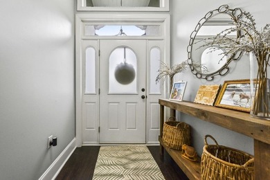Welcome to this beautifully maintained home in Arrowhead Grande - photo 4