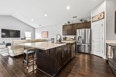 Welcome to this beautifully maintained home in Arrowhead Grande - photo 5