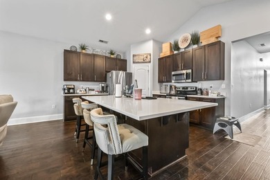Welcome to this beautifully maintained home in Arrowhead Grande - photo 7