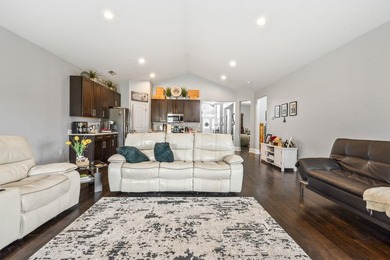 Welcome to this beautifully maintained home in Arrowhead Grande - photo 10