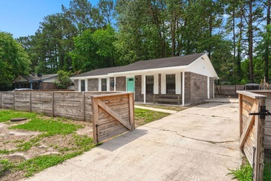 Welcome home to 313 Dorchester Manor Boulevard. This - photo 2