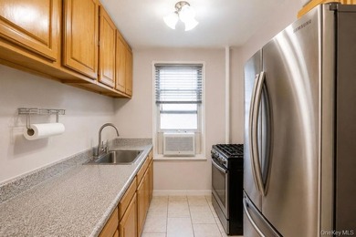 Welcome to 180 Van Cortlandt Park South This move-in ready - photo 4