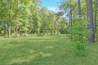 DON'T MISS OUT ON THIS GORGEOUS PROPERTY! NO HOA.Backing up to - photo 8