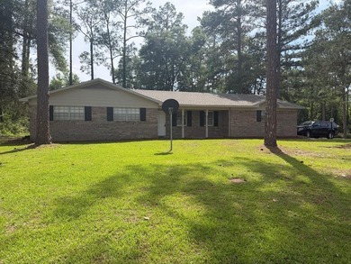 Nice brick home on corner lot with 3 nice size bedrooms, 2 baths - photo 1