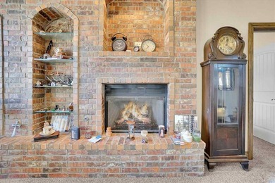 Absolutely beautiful custom built one owner home in great - photo 12