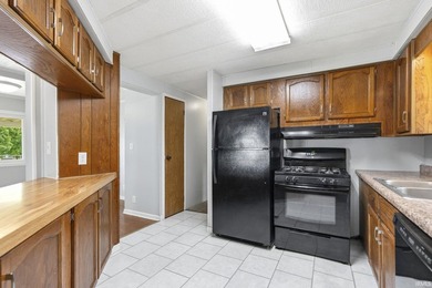 Well-maintained 3 bedroom, 2 bath home offering over 1,300 - photo 14