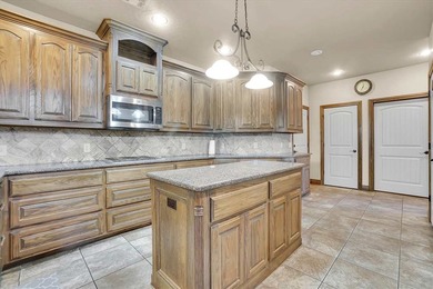 Absolutely beautiful custom built one owner home in great - photo 16