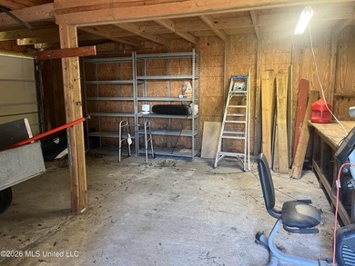 Precious 3BR 1.5 brick home with metal roof and not in a flood - photo 16