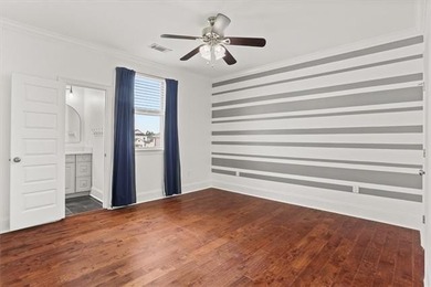 Set on an oversized 60x120 lot just one block from Fleur De Lis - photo 18