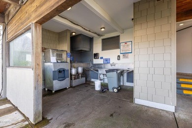 Yaquina Bay Water Front Condominium. 1 bedroom, 1 bath, Dinning - photo 19