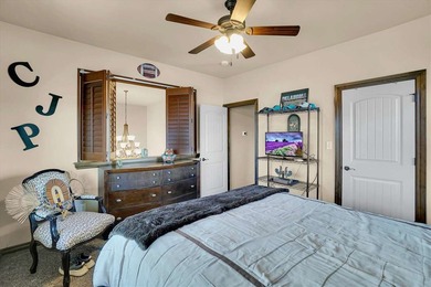 Absolutely beautiful custom built one owner home in great - photo 25