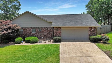 Welcome to this lovely home located in a highly sought-after - photo 3
