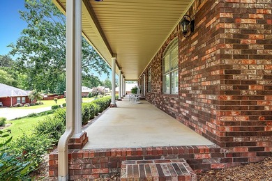Welcome to this lovely home located in a highly sought-after - photo 4