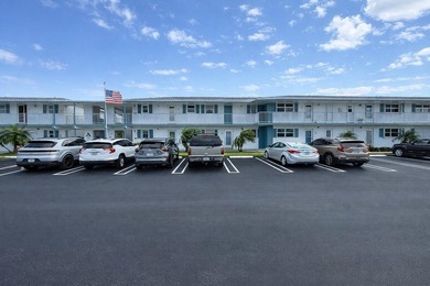 Absolutely beautifully remodeled condo offering fantastic lake - photo 1