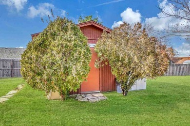 Absolutely beautiful custom built one owner home in great - photo 45