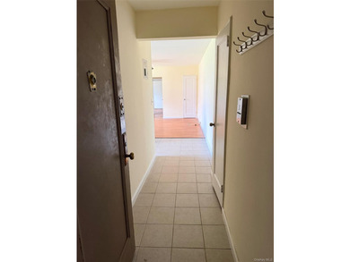 ** CASH OFFERS ONLY ** This SPACIOUS 1 bedroom unit has an - photo 3
