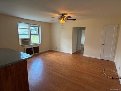** CASH OFFERS ONLY ** This SPACIOUS 1 bedroom unit has an - photo 4