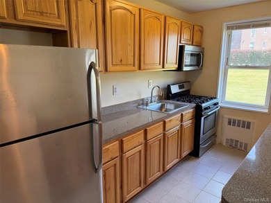 ** CASH OFFERS ONLY ** This SPACIOUS 1 bedroom unit has an - photo 7