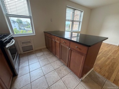 ** CASH OFFERS ONLY ** This SPACIOUS 1 bedroom unit has an - photo 9