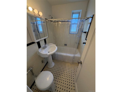 ** CASH OFFERS ONLY ** This SPACIOUS 1 bedroom unit has an - photo 10
