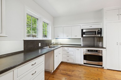 Enjoy the convenience of living within walking distance of - photo 5