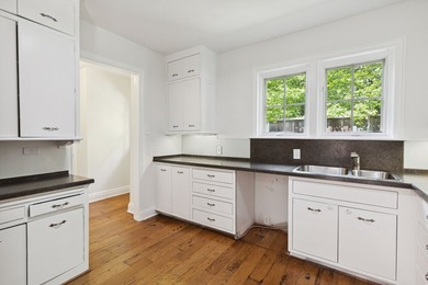 Enjoy the convenience of living within walking distance of - photo 6