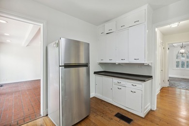 Enjoy the convenience of living within walking distance of - photo 7