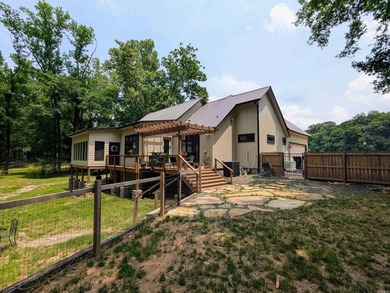 Charming and spacious home on the Little Red River. This home - photo 4