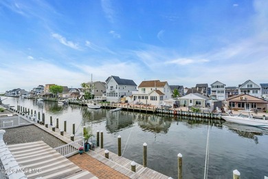 LUXURIOUS WATERFRONT LIVING on the lagoon! This stunning 3 - photo 3