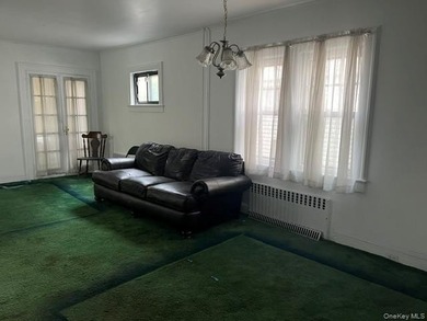 30*100 Lot size with building size 1488 sqft, R4A Zoning! Full - photo 6