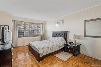 Welcome to this one-bedroom mid-size apartment at The Versailles - photo 12