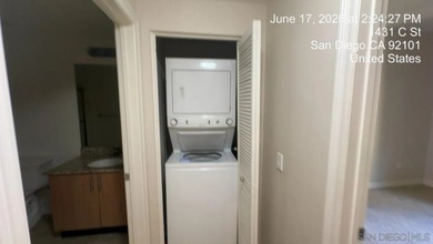 Live where the city comes alive! This 2BD/2BA downtown condo - photo 8